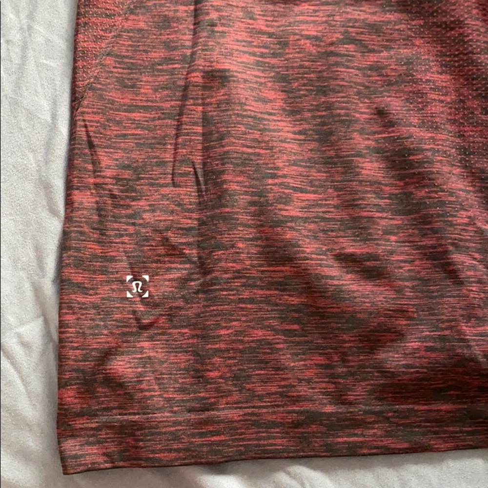 Metal vent tech Henley lululemon